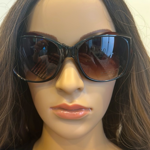 Accessories - NWT Women’s Sunglasses